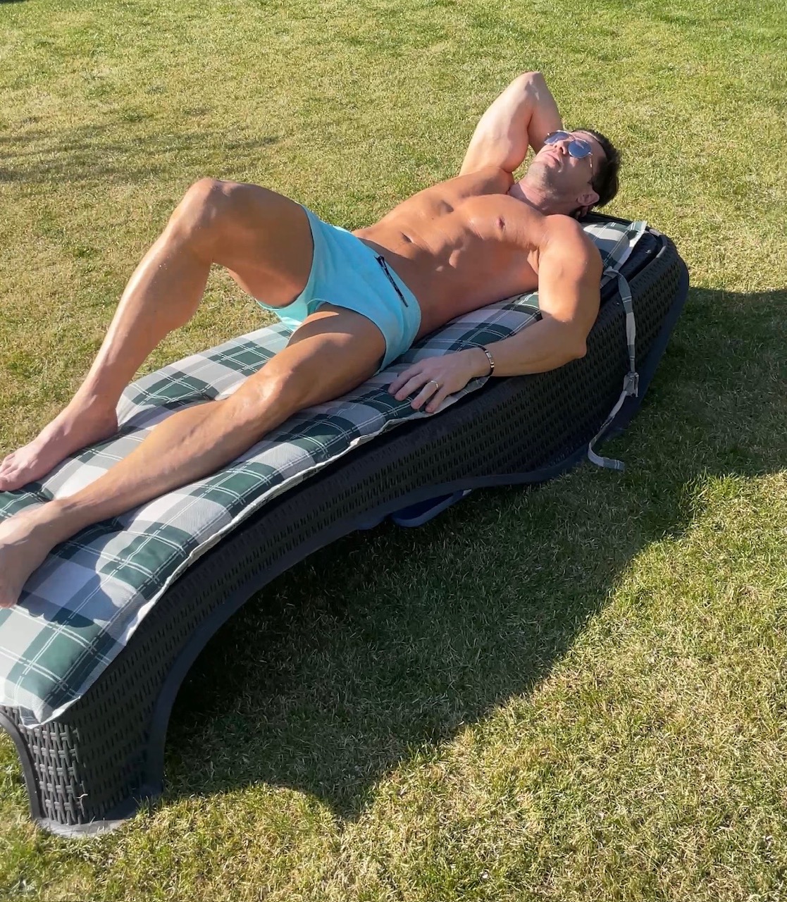 Roberto Lucca férfi úszónadrág vízen kívül — lifestyle